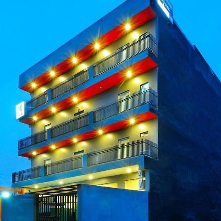 The Red York Hotell Ghaziabad Exteriör bild