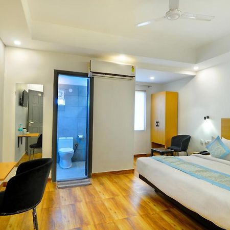 The Red York Hotell Ghaziabad Exteriör bild