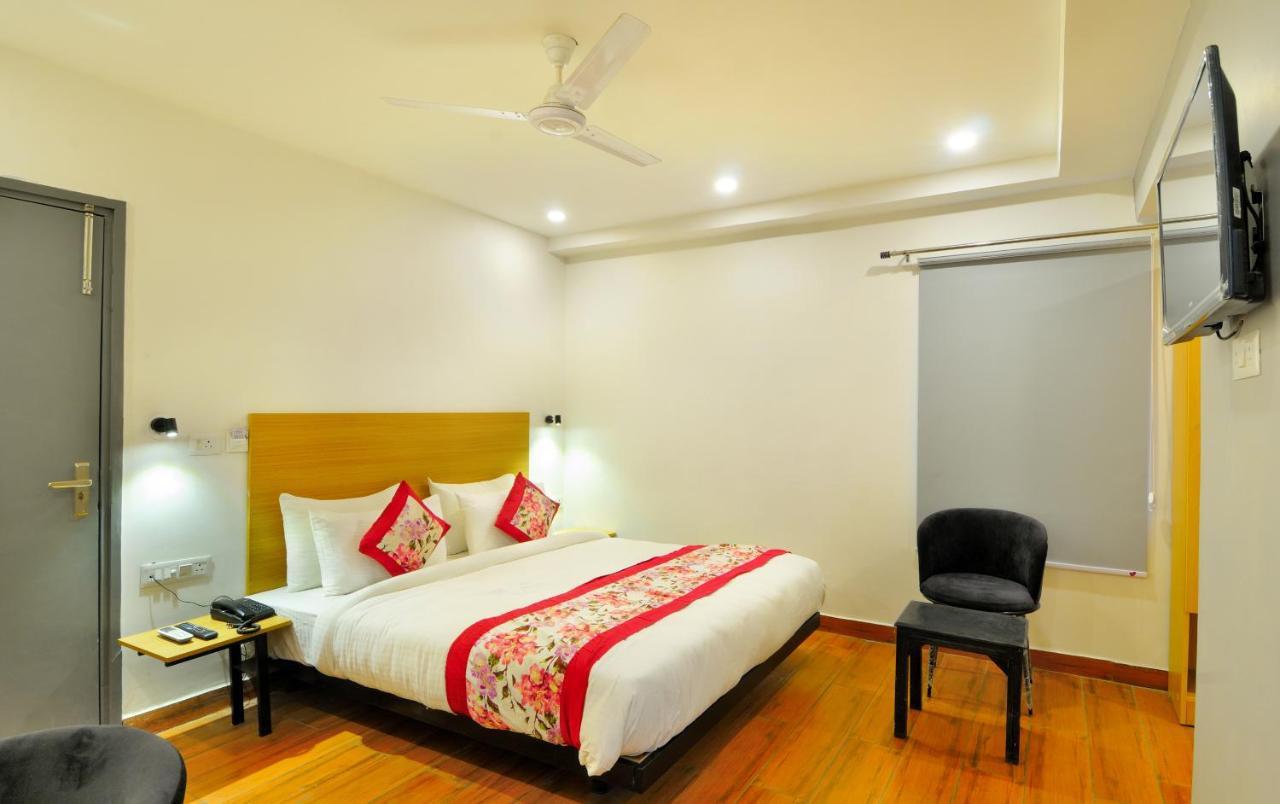 The Red York Hotell Ghaziabad Exteriör bild