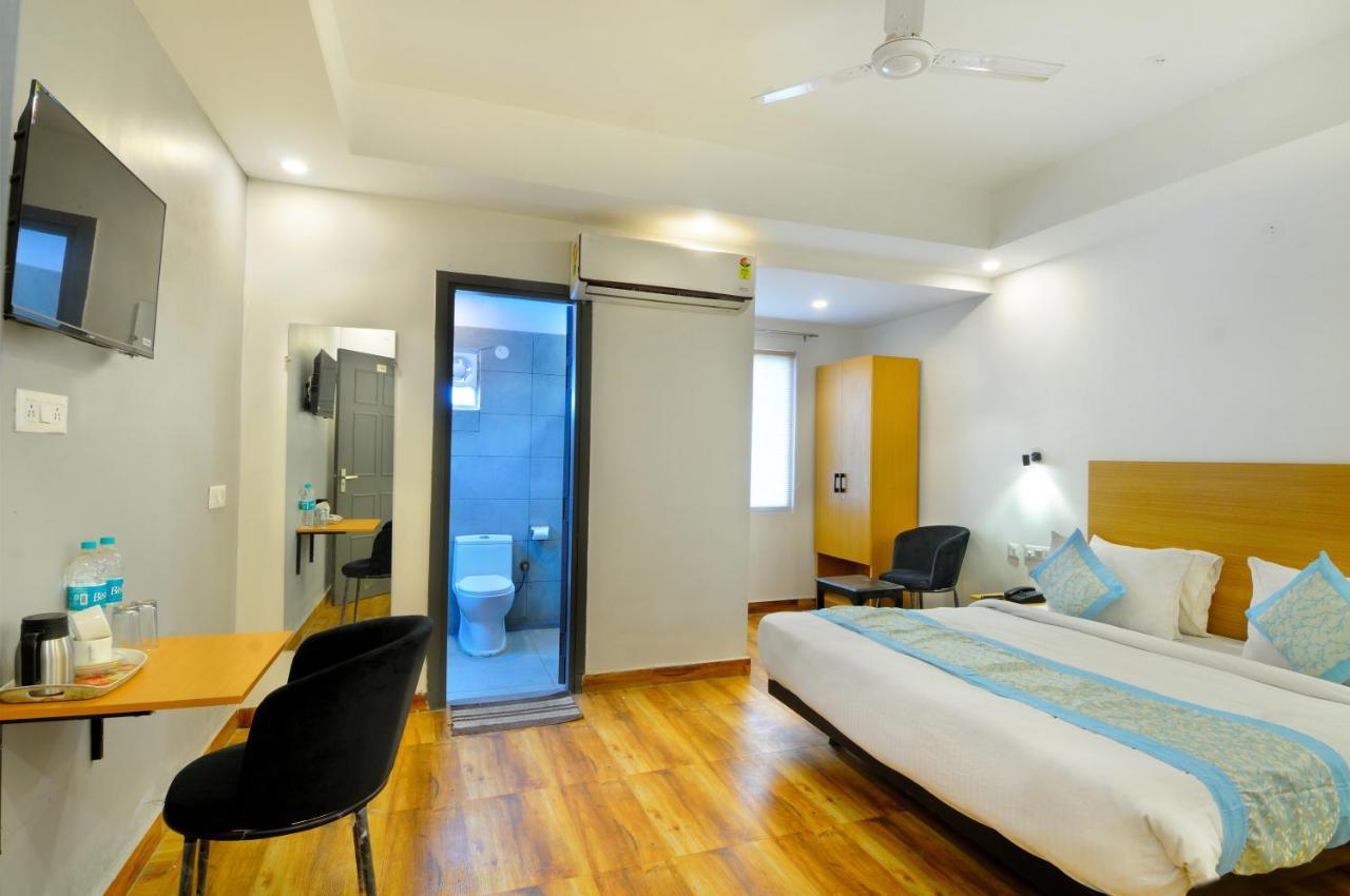 The Red York Hotell Ghaziabad Exteriör bild
