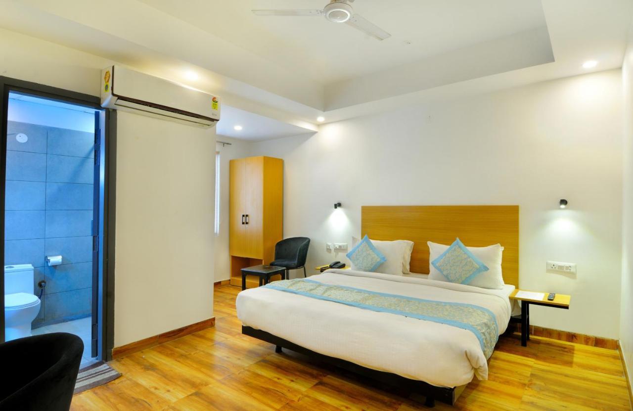 The Red York Hotell Ghaziabad Exteriör bild