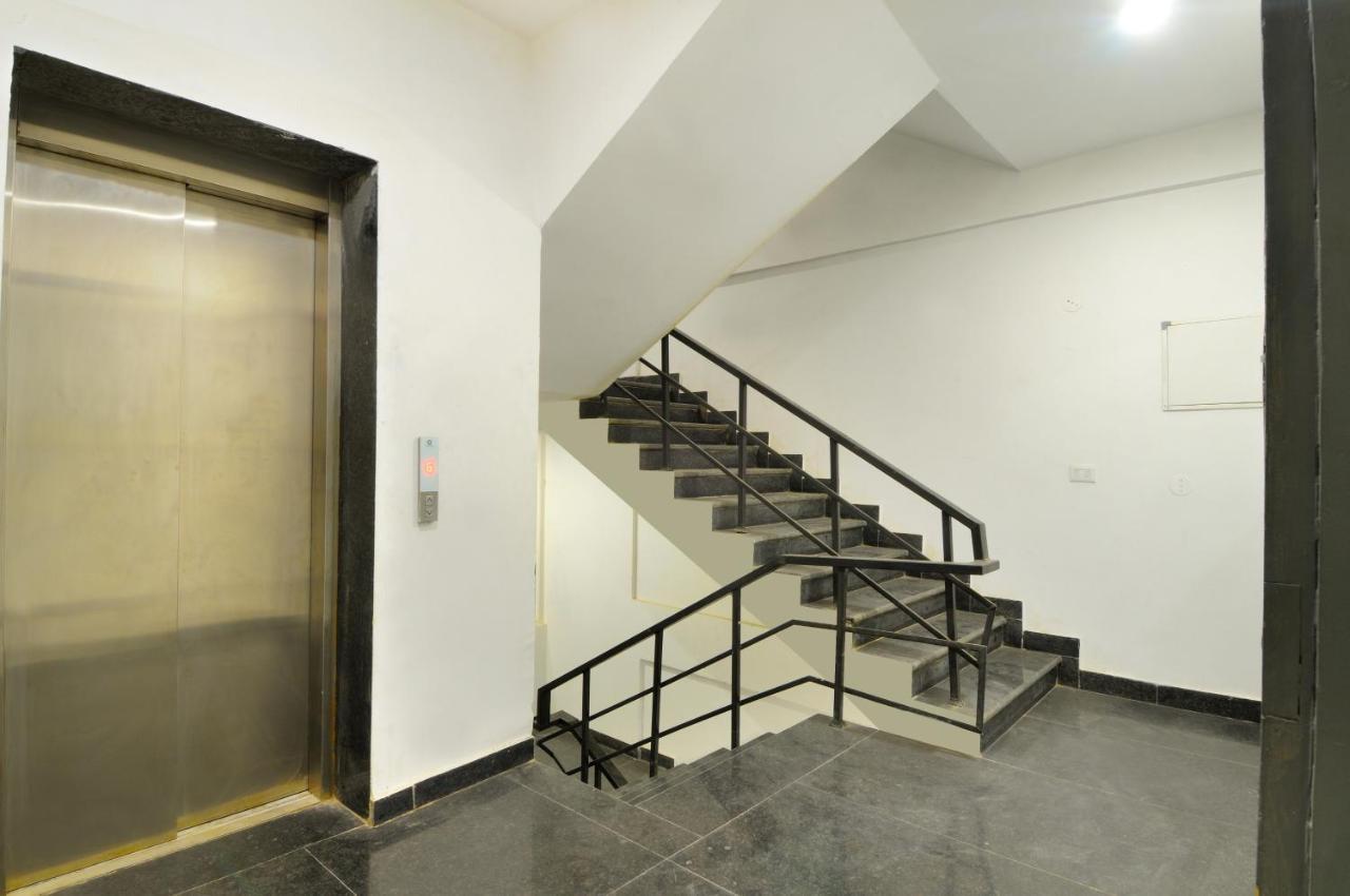 The Red York Hotell Ghaziabad Exteriör bild