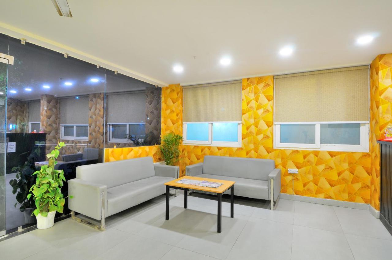 The Red York Hotell Ghaziabad Exteriör bild