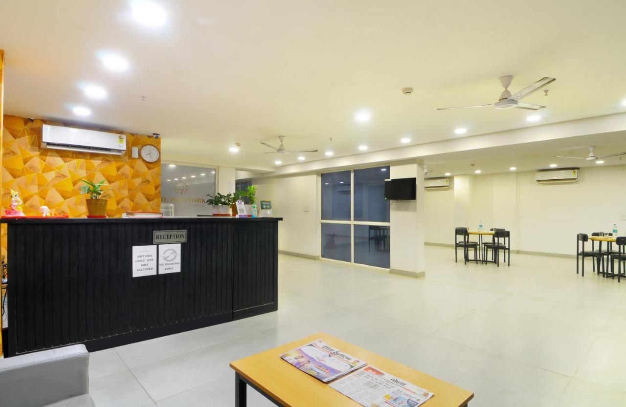 The Red York Hotell Ghaziabad Exteriör bild